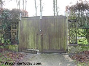 HighWycombe-TheRye-WycombeAbbeyGates-2015-01-13-SDC11772