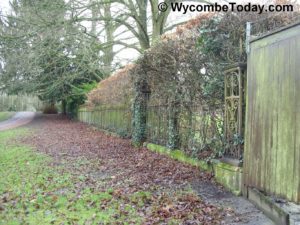 HighWycombe-TheRye-WycombeAbbeyGates-2015-01-13-SDC11777