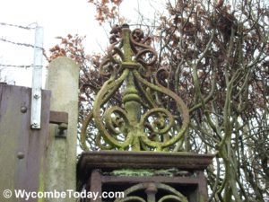 HighWycombe-TheRye-WycombeAbbeyGates-2015-01-13-SDC11786